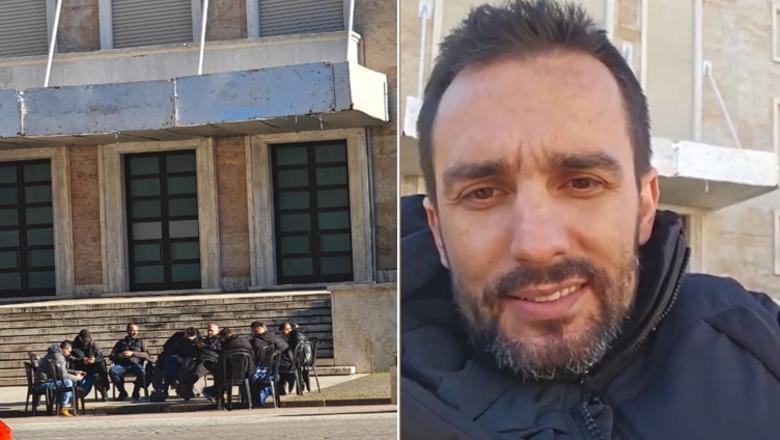 Qëndroi 12 orë para Kryeministrisë, Lapaj thirrje qytetarëve: Rama duhet ndalur! Ju pres çdo ditë në protestë, dilni për veten tuaj (VIDEO)