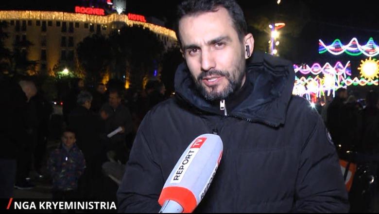 Protesta përpara kryeministrisë, Lapaj për Report Tv: Rinia është drejt një dëmtimi të pakthyeshëm! Jemi këtu 20 orë pa ndalim, Rama të hapi krahun!