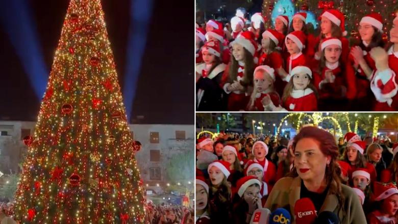 Ndizen dritat e pemës së fundvitit në Vlorë, kryebashkiakja Mersini uron festa dhe vit të mbarë për vlonjatët