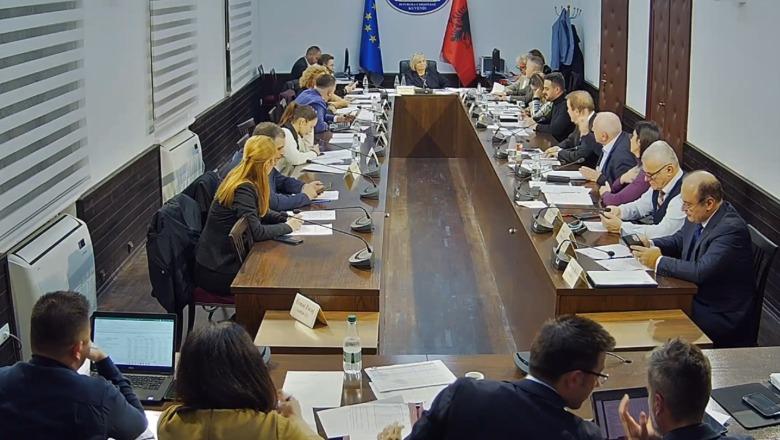 'Ekonomia' miraton pr.buxhetin 2026, kalon vetëm me votat e PS! Rrëzohen 60 amendime! Të enjten votohet në seancë