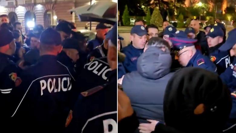 Protesta para Kryeministrisë e 'Shqipëria Bëhet', policia ndërhyn dhe i heq çadrat, Adriatik Lapaj: Sjellje barbare (VIDEO)