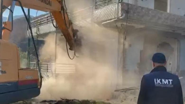 Aksioni kundër ndërtimeve pa leje, Rama publikon pamjet nga shembja e ndërtesës 2-katëshe: Vijojmë pa pushim