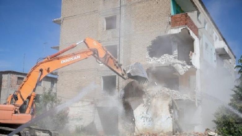 DOSJA/ Në tender për t’u shembur pallati që ‘nuk ekzistonte”, si falsifikuan dokumente 5 zyrtarët e bashkisë dhe 3 firmat e ndërtimit