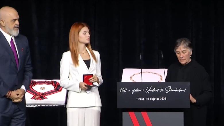 Rama i jep medalionet e 100 vjetorit të 