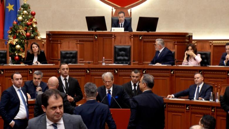 LIVE TV- 'Maratona' në Kuvend/ Rrëzohet kërkesa e PD për tërheqjen e firmave, Kuvendi voton sot Avokatin e ri të Popullit! Rama i delegon interpelancën ministres Koçiu