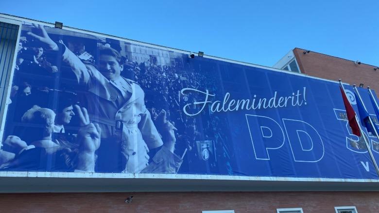 Sot, 35 vite PD/ Berisha personazhi kryesor në seli, 'zhduk' nga baneri në fasadë themeluesit e tjerë