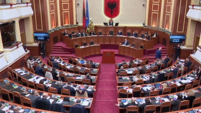 Mocioni me debat për 11 majin, Berisha: Proces farsë tipike e narkodiktaturave! Balla: Meqë në Shqipëri u përdor shteti, pse humbët dhe në Diasporë?