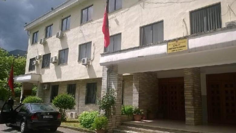 Gjirokastër/ Dyshime për fshehje të të ardhurave, ndalohen 4 persona, sekuestrohen monedha lekë, euro, paund dhe dollarë amerikanë