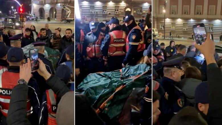 Protesta përpara Kryeministrisë e 'Lëvizjes Bashkë', ndërhyn sërish policia për të hequr çadrat