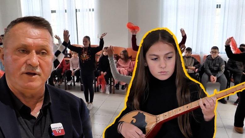 Dita e Llesh Prengës në 'Një nga ne', rapsodi që u mëson çiftelinë 106 nxënësve: E kam pasion dhe mision! Folklori duhet të futet në lëndën e muzikës!