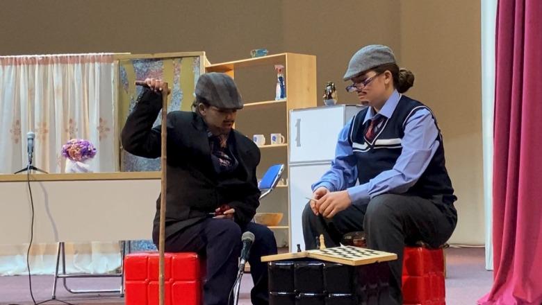 ‘Pjata prej druri’, vepra e Edmund Morris vihet ne skenë nga nxënësit e talentuar të Kukësit