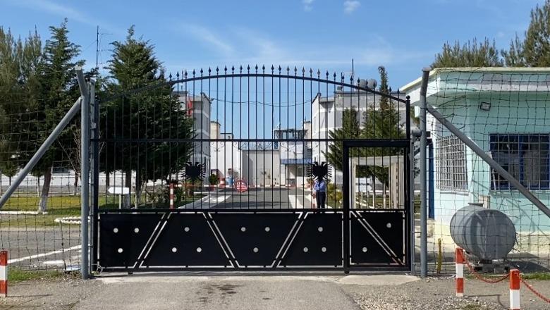 Tenton të arratiset nga burgu i ShënKollit, 31-vjeçari kapet 500 metra nga rrethimi dhe kthehet në qeli (EMRI)