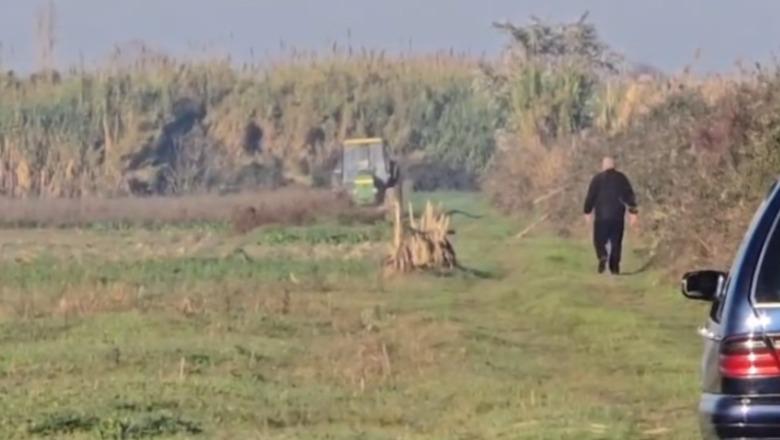 E rëndë në Fier/ 62-vjeçari ndërron jetë aksidentalisht teksa punonte tokën, përmbyset mjeti bujqësor dhe e zë poshtë