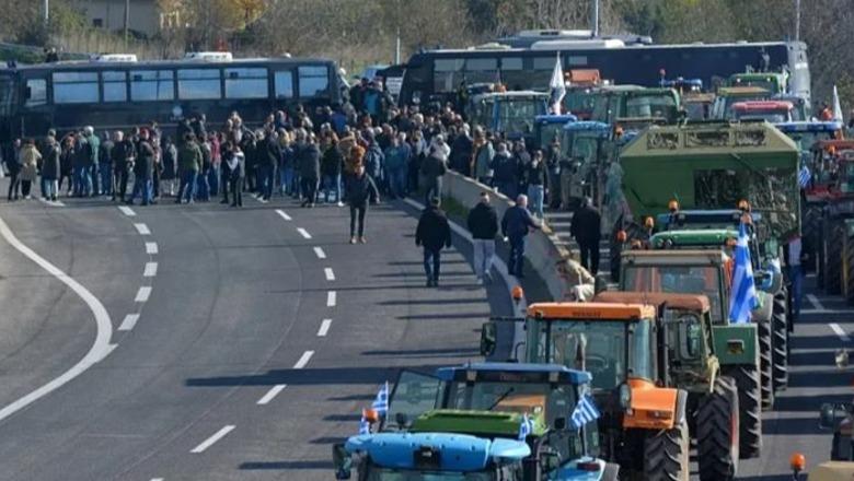 Protesta e fermerëve grekë, bllokohet sërish sot për 3 orë aksi Kakavijë-Janinë! Do lejohet vetëm kalimi i emergjencave