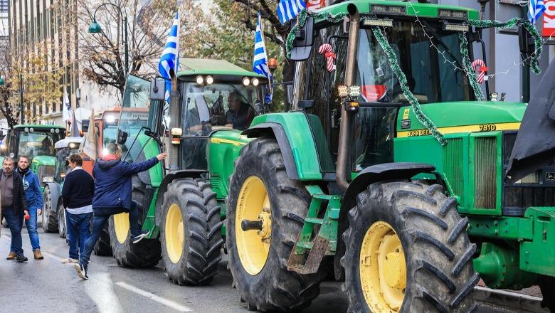 Greqi/ Fermerët refuzojnë takimin me Mitsotakis, i dërgojnë një listë kërkesash qeverisë