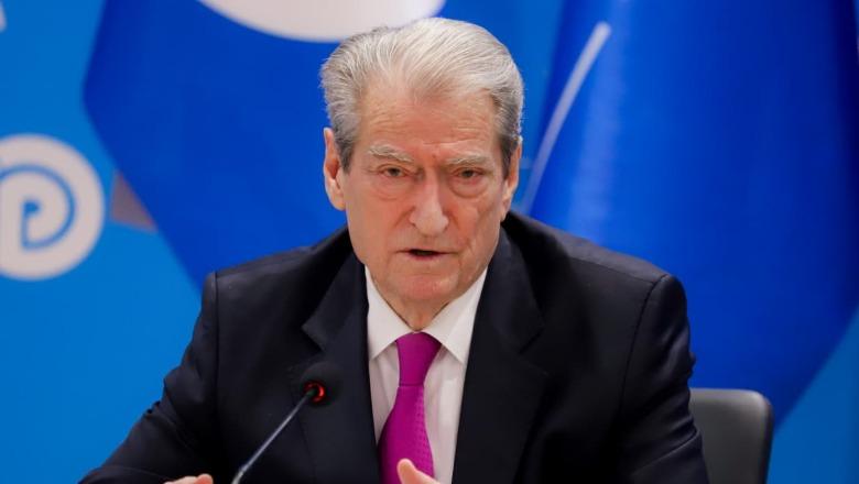 Kushtetuesja ktheu në detyrë Ballukun, Berisha: Goditje ndaj luftës kundër korrupsionit, drejtësia kontrollohet nga Rama