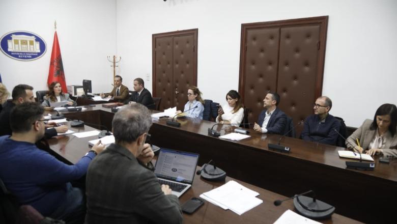 Jo më burgim për shpifje dhe fyerje, ligji ndryshon në janar! Burg kujt dhunon gazetarët, PS-PD bashkë