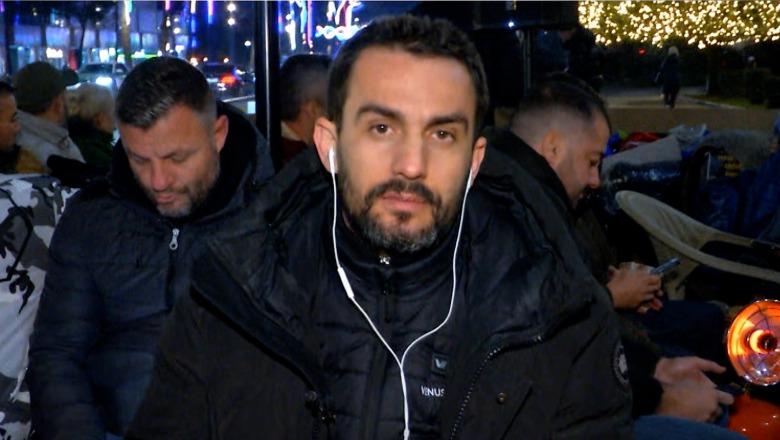 Protesta e PD zhvendosi ‘Shqipëria Bëhet’ nga Bulevardi, Lapaj për Report Tv: U larguam me dhunë! Do qëndrojmë aty deri në dorëheqjen e Ramës