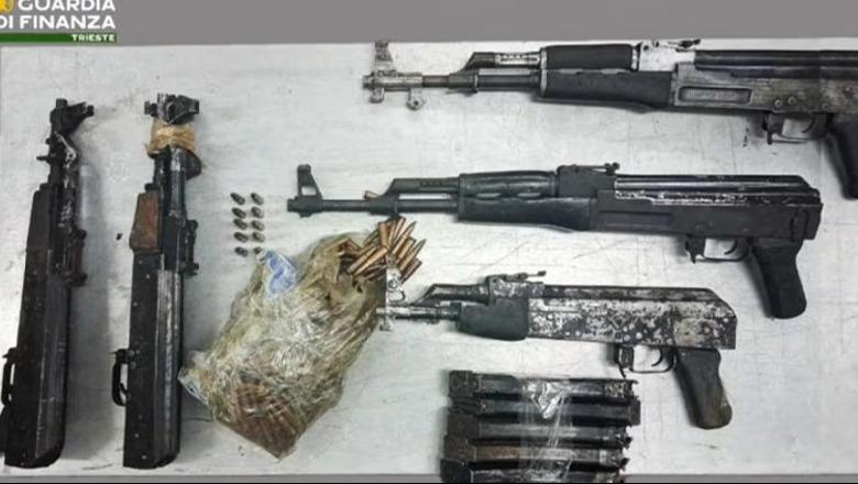 Operacion kundër trafikut të armëve, arrestohen 2 shqiptarë në Itali! Sekuestrohen 5 kallashnikov
