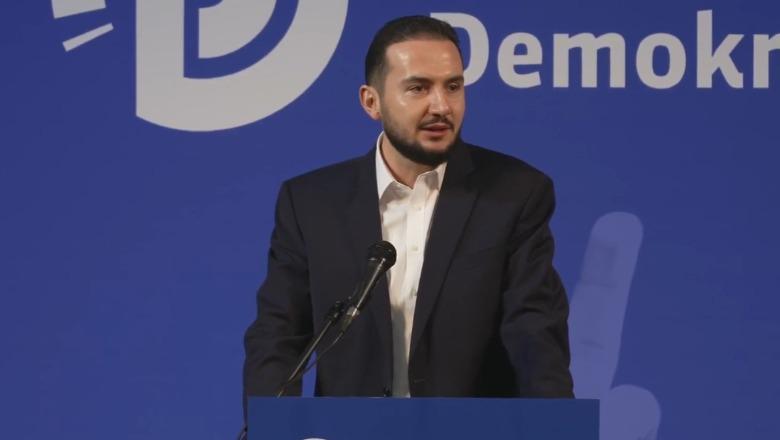 LIVE TV - Salianji takim me demokratë të Elbasanit, edhe mbledhja e tretë e ‘Foltores’ frekuentohet masivisht nga anëtarësia e PD