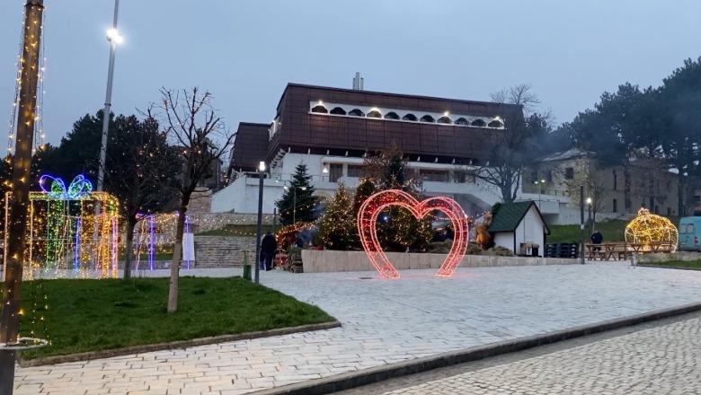 Festat/ Emigrantët rikthejnë gjallërinë në Tropojë, hapet panairi 'Krishtlindje në Bjeshkë'