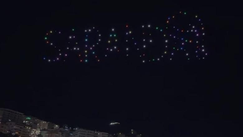 'Spektakël' mbi qiellin e Sarandës, rreth 150 dronë krijojnë imazhe në prag të festave