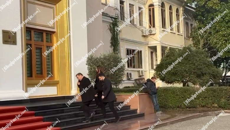 Endri Shabani mbërrin në Kuvend, sot pritet betimi i tij si Avokat Populli