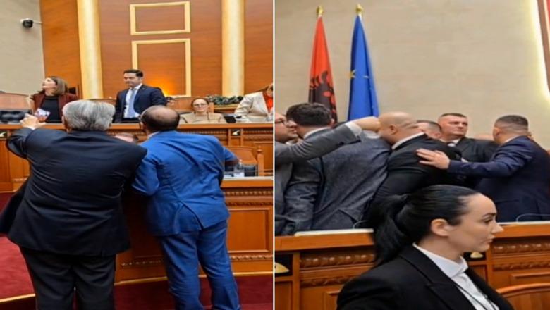 Opozita kaos në Kuvend, zaptojnë karriget e kabinetit! Berisha live u jep urdhra “të vetëve”: Ngjituni lart