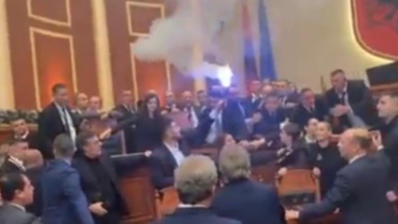 Kaos e përleshje në Kuvend, deputeti Fidel Kreka ndez sërish flakadanë