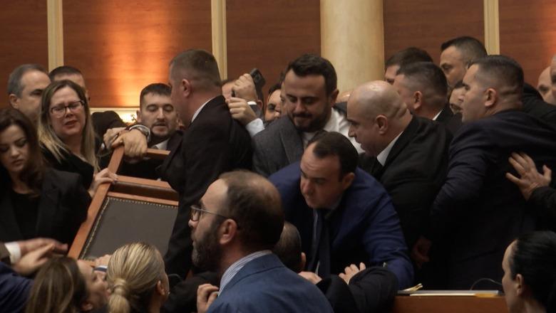 Demokratët rrëzojnë karrigen e Belinda Ballukut, Klevis Balliu përjashtohet nga seanca