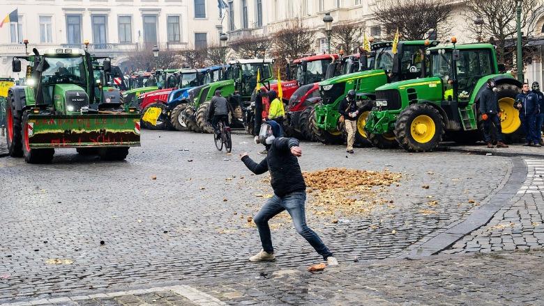 Protesta e fermerëve europianë, kaos dhe përplasje me policinë në Bruksel