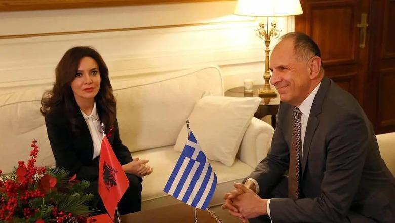 Vizita e Spiropalit në Athinë ‘bezdis’ mediat greke: Gerapetriti përulet para ministres shqiptare