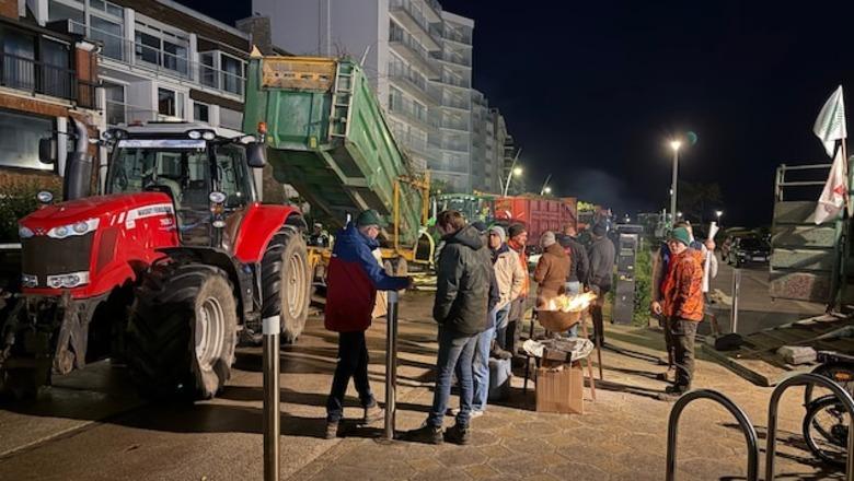 Shtëpia e Emmanuel Macron mbushet me plehra, fermerët kundërshtojnë marrëveshjen e tregtisë me Amerikën e Jugut