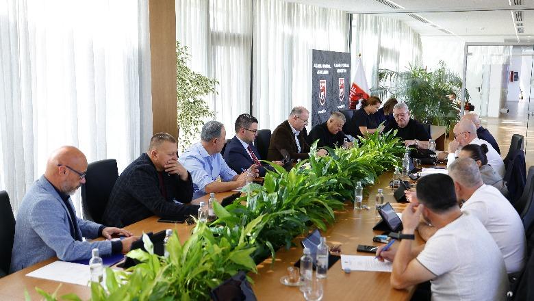2026 është vit zgjedhor për futbollin, FSHF 'zgjidh qesen' dhe shpërndan 3 milionë euro për klubet e Superligës dhe Kategorisë së Parë