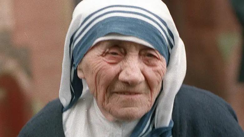 Një jetë mes dritës dhe hijes, film i ri për nënë Terezën! Analiza: Ikonë me plasaritje