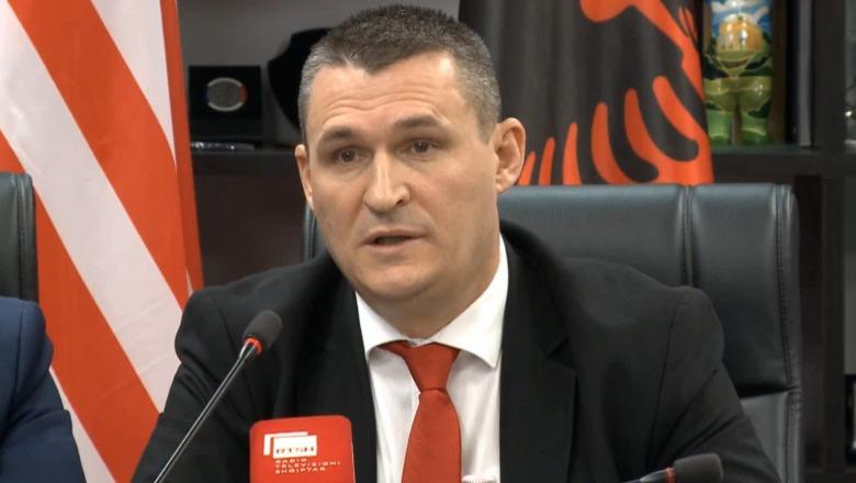 SHËNIM/ Zoti Dumani: Transmetimi live nuk ka lidhje me ndalimin e kamerave në sallë