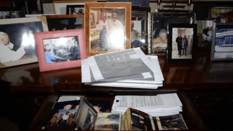 Dosjet Epstein/ Hiqen artikuj nga faqja e Departamentit të Drejtësisë, mes tyre fotoja e Trump! Demokratët: Çfarë po mbulohet?
