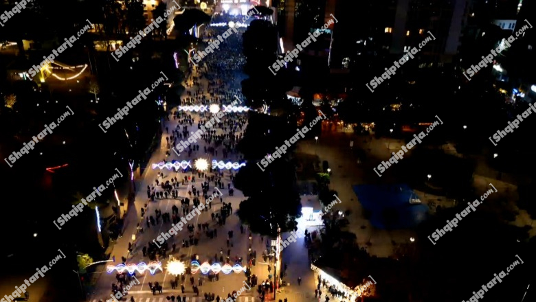 Protesta e PD para Kryeministrisë, pjesëmarrje e ulët, protestuesit të shpërndarë në Bulevard