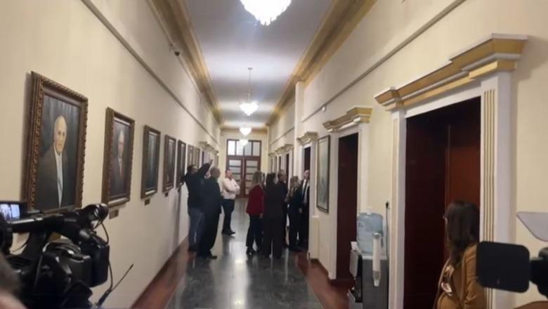 Mbledhja e Etikës live në facebookun e Berishës, Ulsi Manja ndërpret komisionin! Sekretariati tërhiqet për vendim