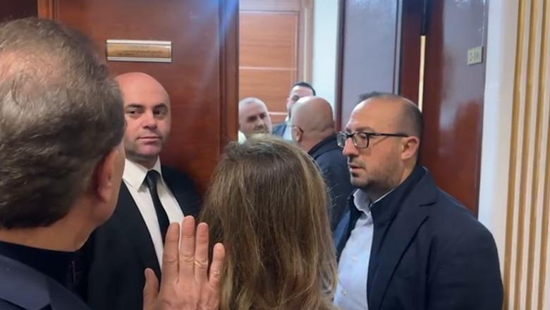 Mbledhja e Etikës live në facebookun e Berishës, Ulsi Manja ndërpret komisionin! Sekretariati tërhiqet për vendim