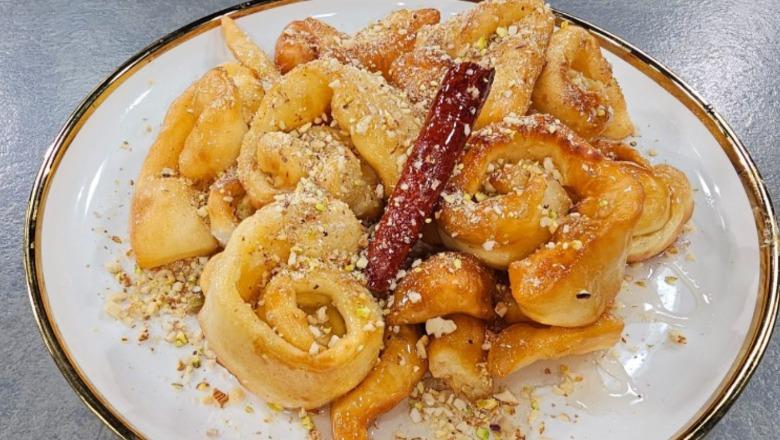 Dhiples, ëmbëlsirë e shpejtë me petë dhe sherbet nga zonja Albana