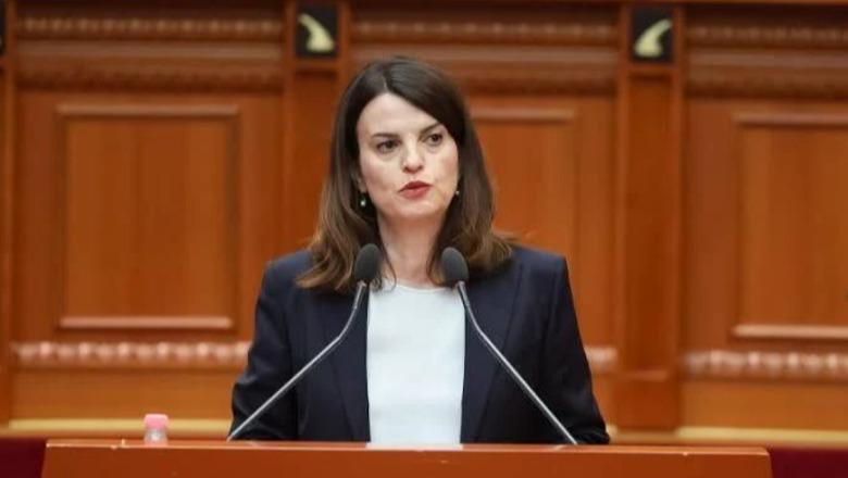 Siguria e lëvizjeve gjatë festave/  Ministrja Albana Koçiu në Portin e Durrësit: Jemi në gatishmëri të plotë!