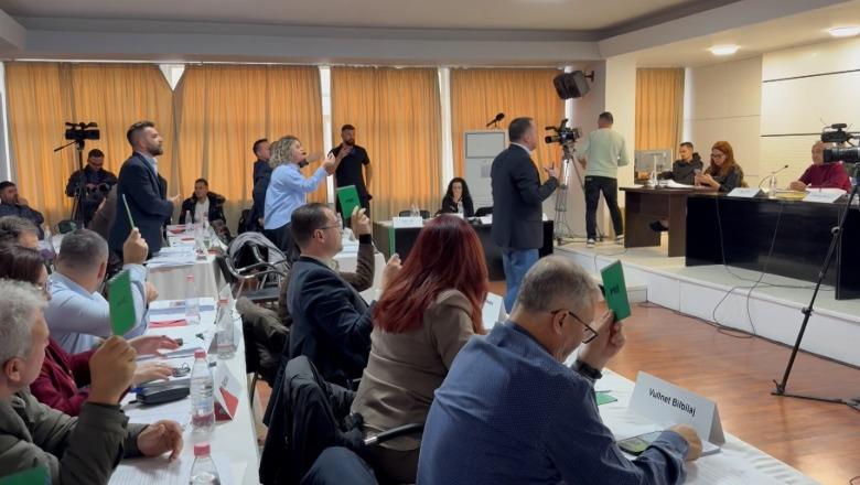 Vlorë, këshilli “ok” buxhetit 45 mln € pa terminalin e autobusëve. Shoferët përplasje me bashkiaken