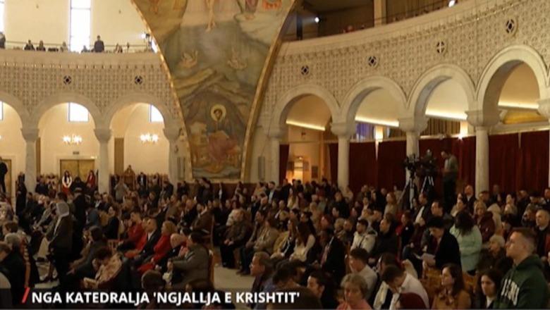 Festa e Krishtlindjes, në katedralen 'Ngjallja e Krishtit' mbahet mesha për besimtarët ortodoks