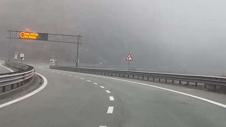Prej një muaji Rruga e Kombit, nën pushtetin e mjegullës! Autoritetet apel drejtuesve të lëvizin me kujdes