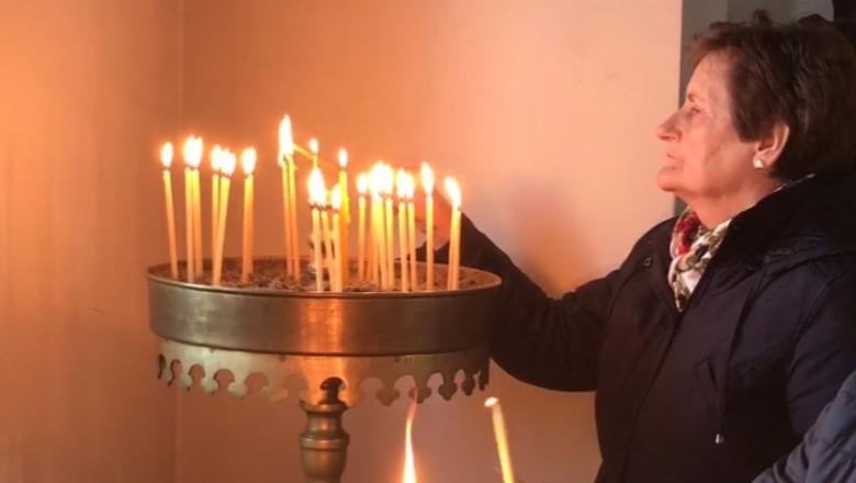 Besimtarët e krishterë në Gjirokastër festojnë Lindjen e Krishtit