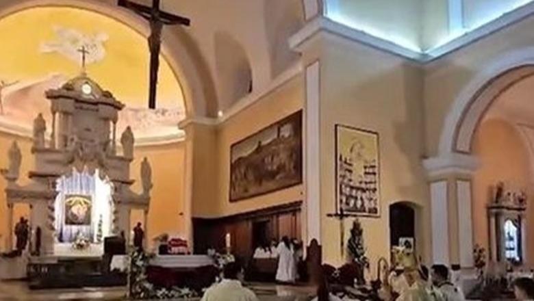 Lindja e Krishtit/ Mbahet Mesha e Shenjtë në Katedralen ‘Shën Shtjefni’ në Shkodër