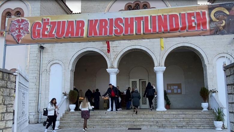 Festa e Krishtlindjes, besimtarët në Berat kremtojnë meshën në Katedralen e ‘Shën Dhimitrit’