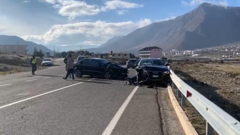 Aksident i dyfishtë në rrugën e Arbrit, plagoset një pasagjere