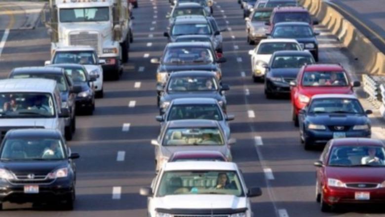 Ndryshojnë rregullat e zhdoganimit: ja sa do të vlerësohen makinat që futen në Shqipëri